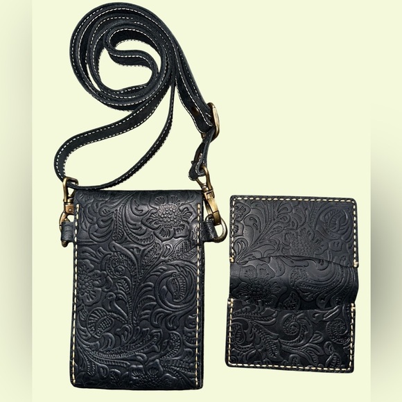HAND-TOOLED LEATHER PHONE WALLET SET - Picture 2 of 6